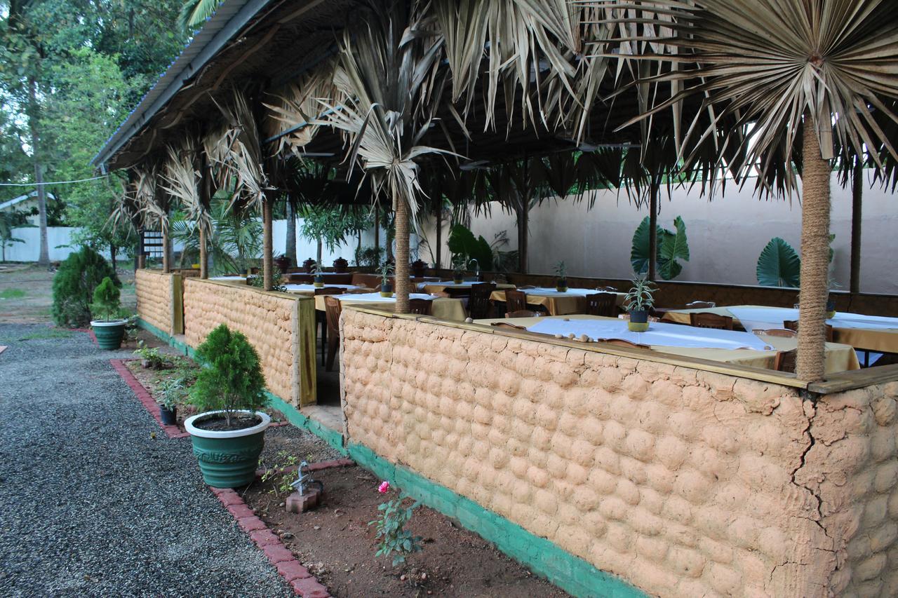 Nirmala Hotel And Restaurant Polonnaruwa Exterior foto